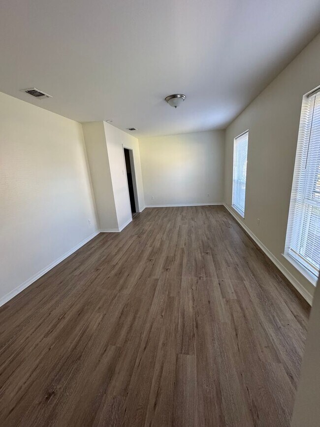 Building Photo - Beautiful South Bossier Home