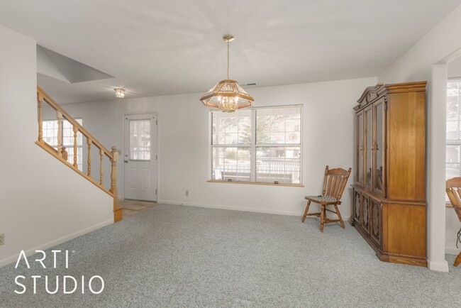 Building Photo - Beautiful Views, 3 Bedroom, 3 Bathroom Spr...