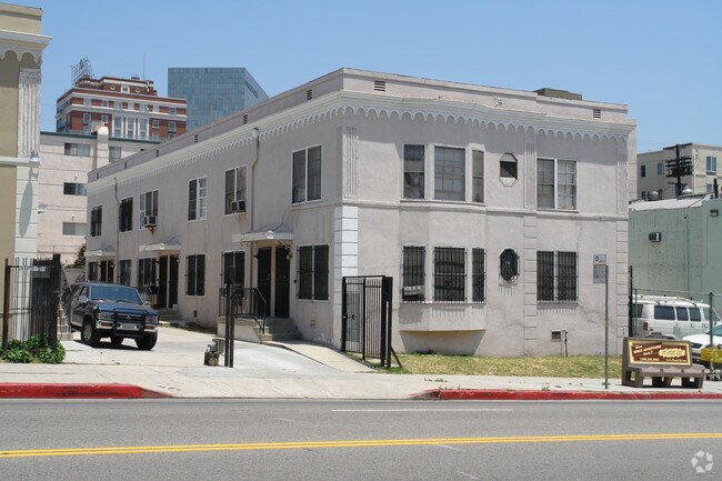 Building Photo - 2881 W 7th St