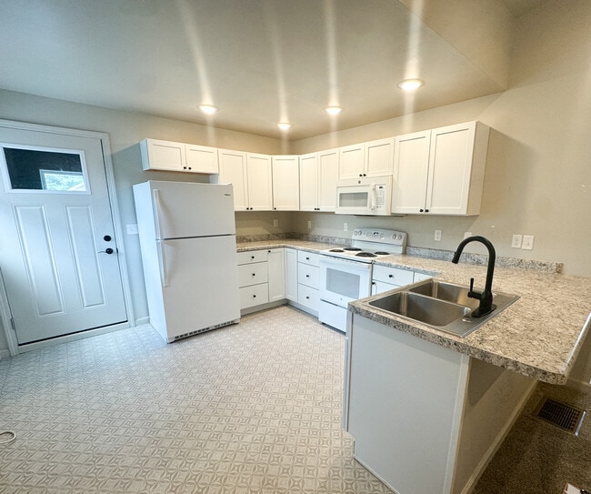 Building Photo - 101 Raven House