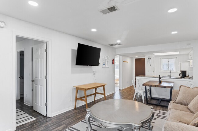 Sala de estar - 4507 Holly Tree Rd