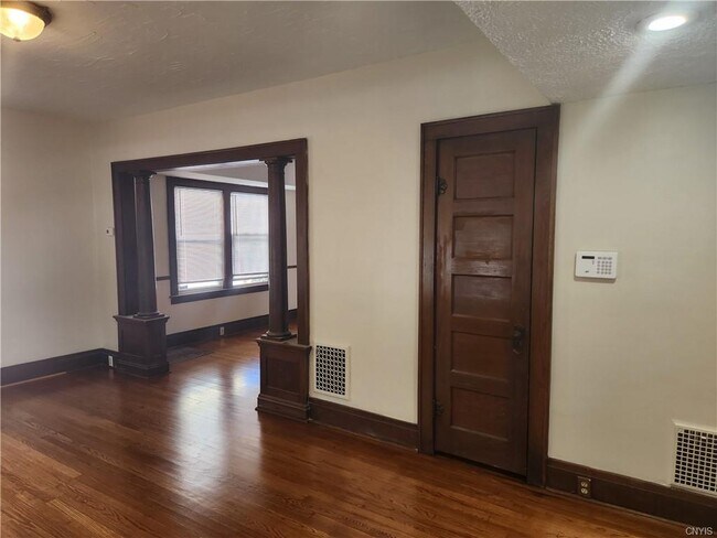 Building Photo - 708 Milton Ave