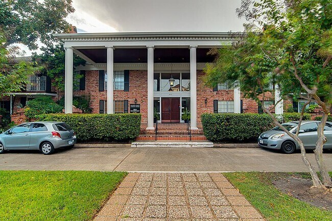 Foto del edificio - 2824 Briarhurst Dr