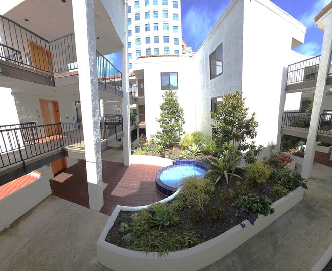 Building Photo - 3525 Lebon Dr