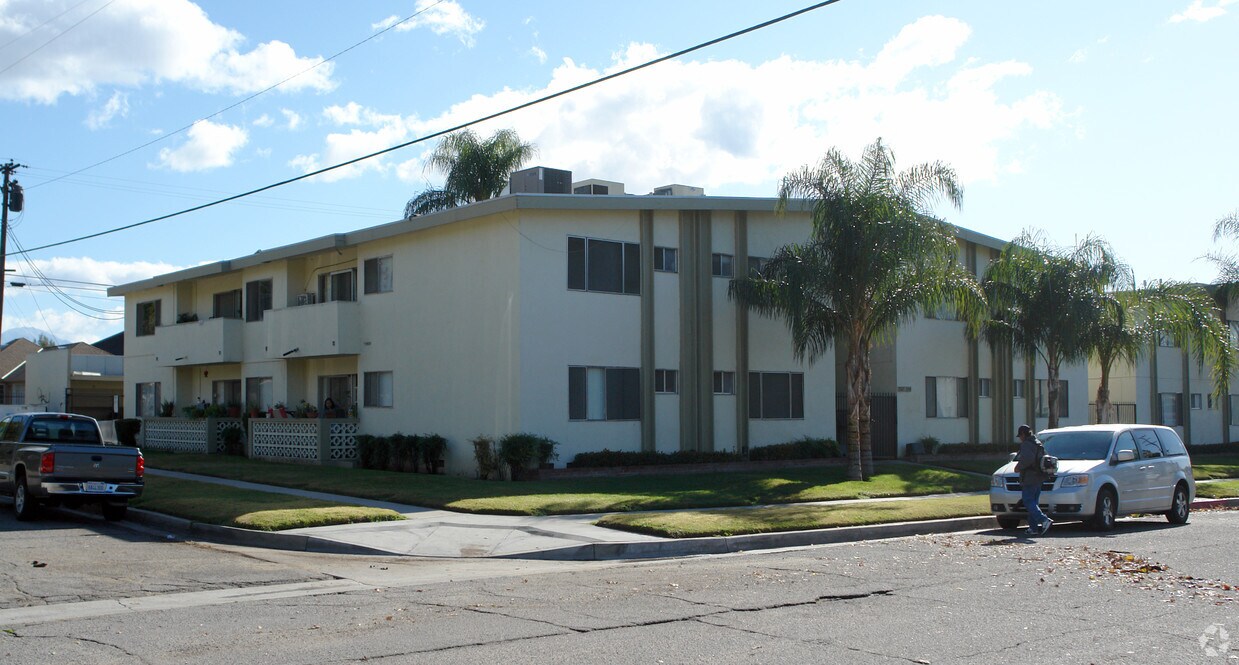 Foto principal - 3767-3791 Genevieve St