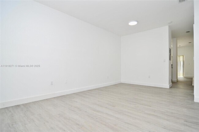 Foto del edificio - 1658 SE 28th Ct