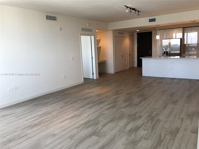 Foto del edificio - 999 SW 1st Ave
