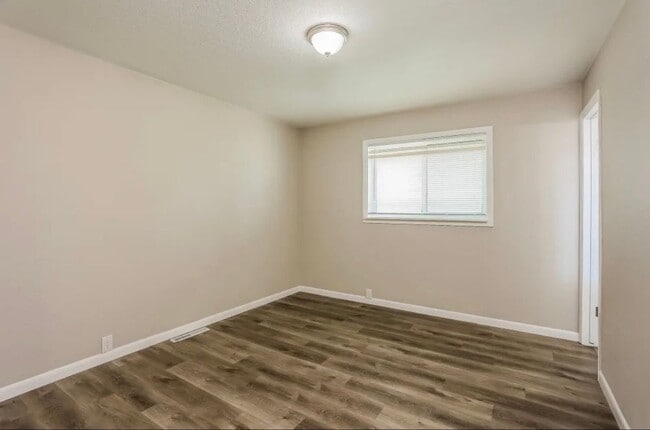 Building Photo - 16805 E Maplewood Dr