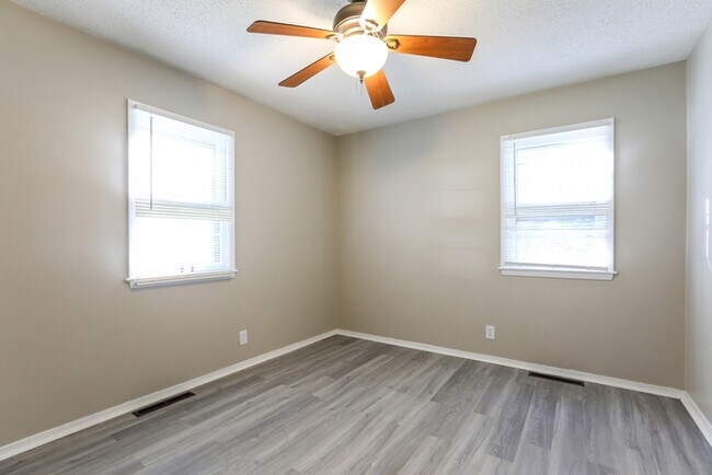Building Photo - 2520 S Crescent Ave