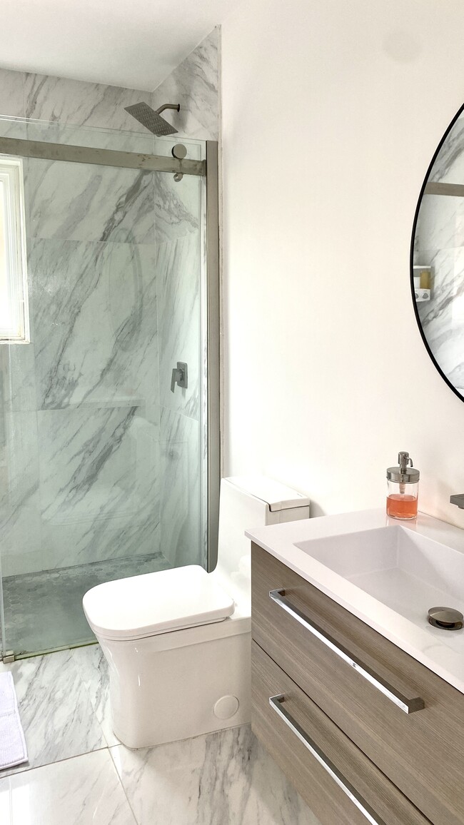 Building Photo - 411 10th Ave