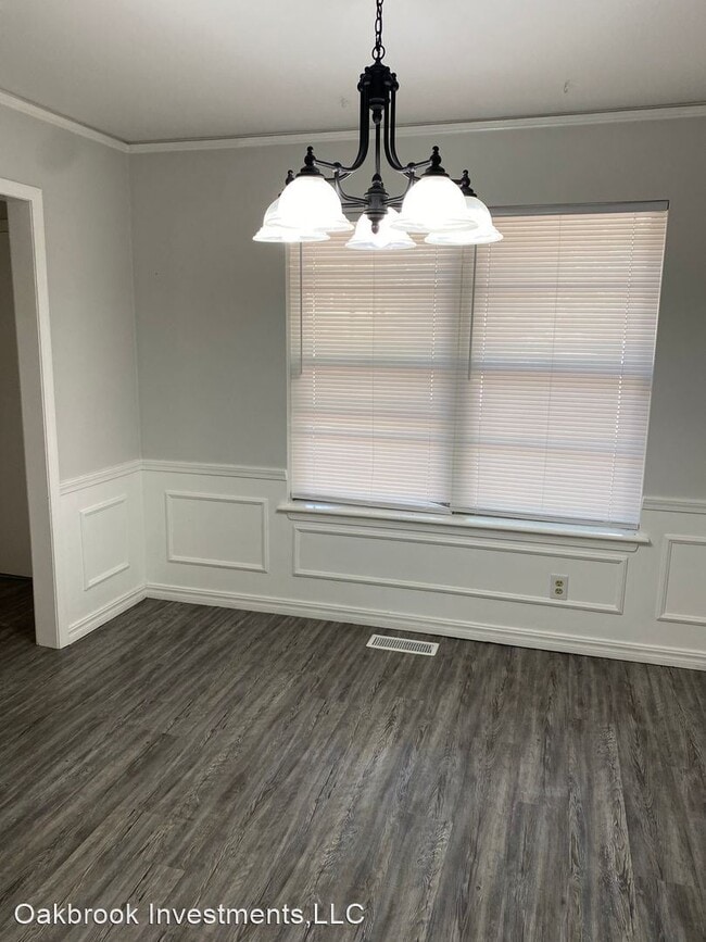 Building Photo - 3 br, 2 bath House - 142 East 56th Place