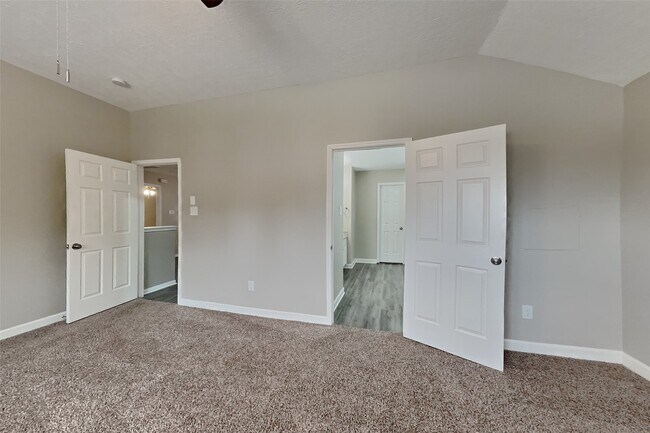 Foto del edificio - 21884 Whispering Forest Dr