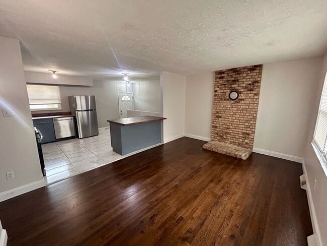 Foto del edificio - 5148 Fullerton Dr