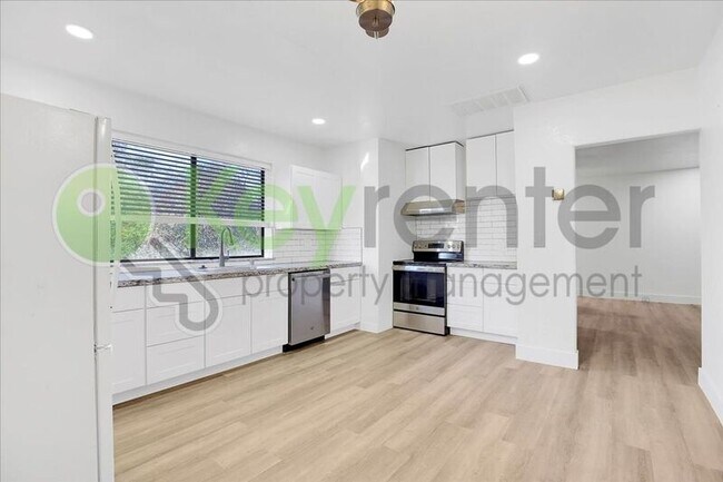 Foto del edificio - 395 Auburn Ravine Rd