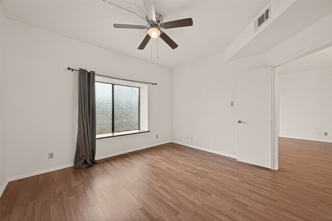 Foto del edificio - 2211 S Braeswood Blvd