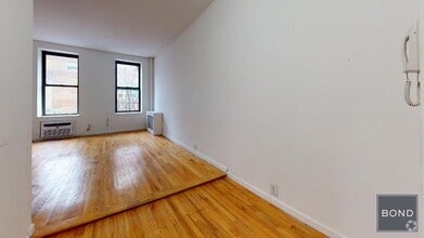 Building Photo - 335 E 92nd St