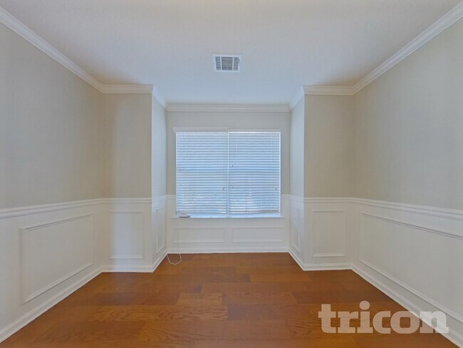 Foto del edificio - 6985 Borowood Ln