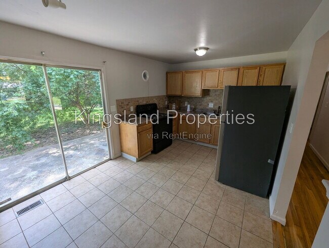 Building Photo - 272 Elmdale Dr