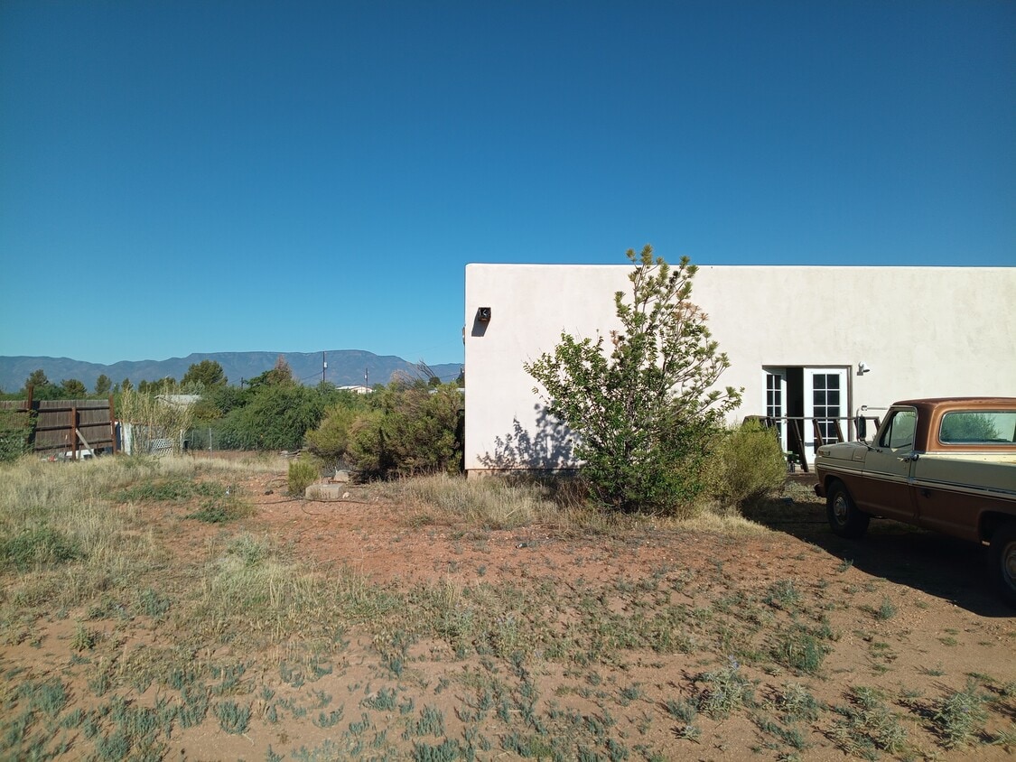 Building Photo - 200 S Pipestone Ln