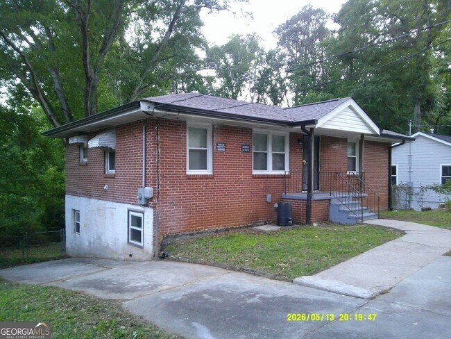 Building Photo - 166 Polar Rock Rd SW