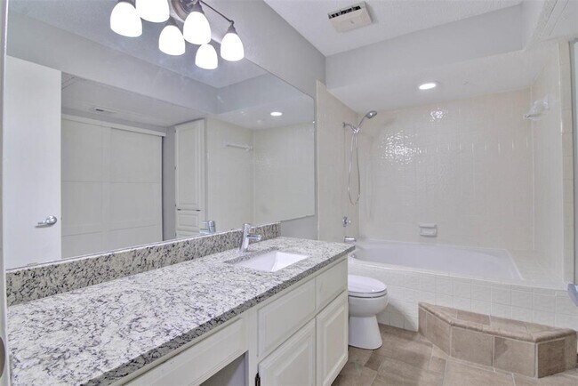 Building Photo - 4242 N Capistrano Dr
