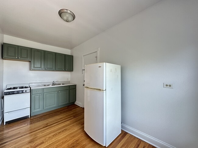 Building Photo - 2649.5 N Spaulding Ave