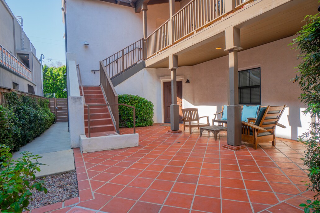 Foto del edificio - 6451 Woodley Ave