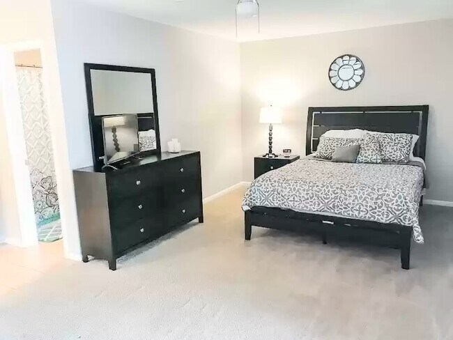 Master Bedroom - 101 Country Club Dr