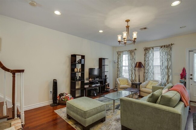 Photo - 313 4th St House