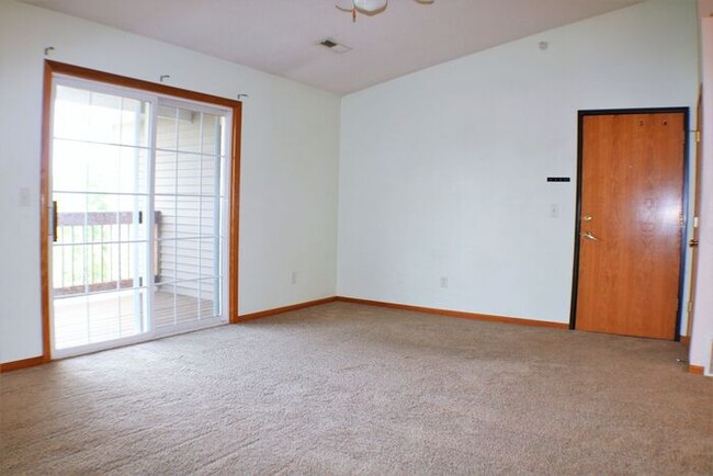 Building Photo - $1,195 | 2 Bedroom, 1 Bathroom Condo | Pet...