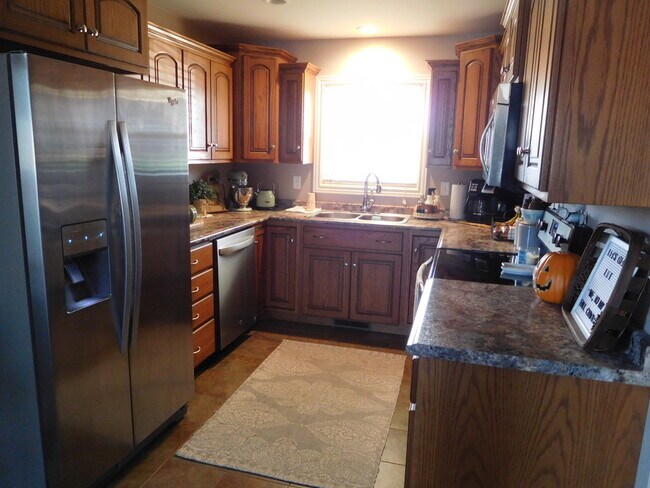 Building Photo - 428 W Deerwood Dr