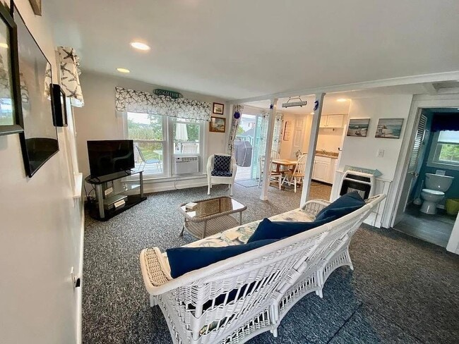 Building Photo - 34 Ellery Ave