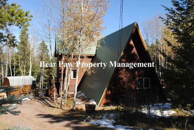 Building Photo - Beautiful FURNISHED Home on top of the wor...