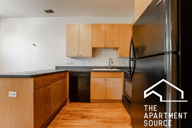 Photo - 1446 N Leavitt St Apartment