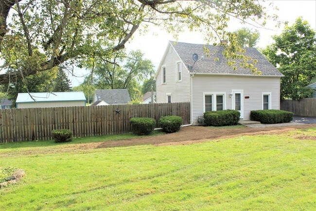 Building Photo - 635 Stacia Dr