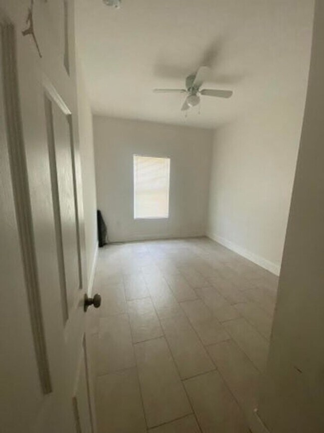 Foto del edificio - 2604 NW 20th St