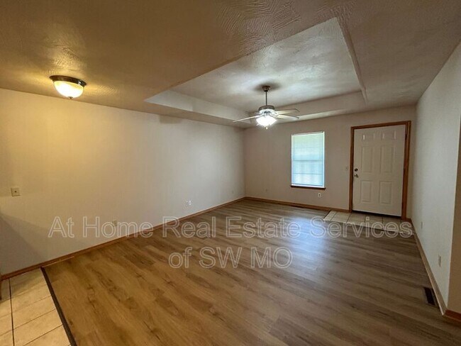 Foto del edificio - 1958 S Farm Road 123