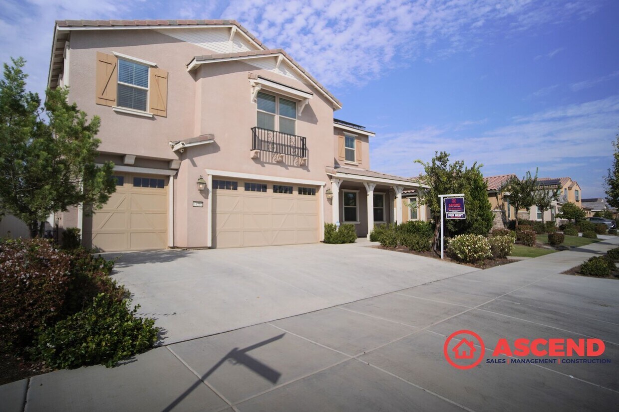 Primary Photo - Beautiful 4-Bedroom Located In Highgate Co...