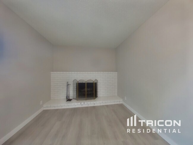Foto del edificio - 1508 Crestview Dr
