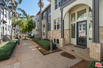Building Photo - 6010 S Celedon Creek