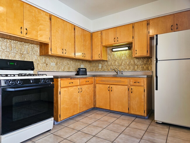 Foto del edificio - 5950 W Schubert Ave