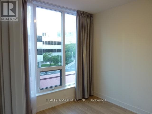 Photo du bâtiment - 88 Sheppard Ave E