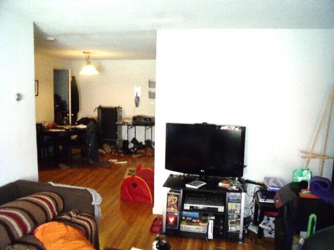 Building Photo - 50 Evergreen St