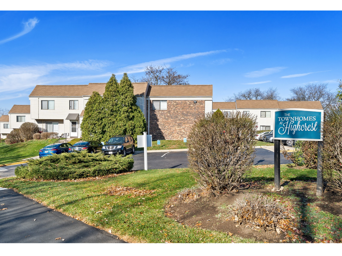 Community Entrance | Apartments for Rent in Woodridge, Illinois | The Townhomes at Highcrest - The Townhomes at Highcrest