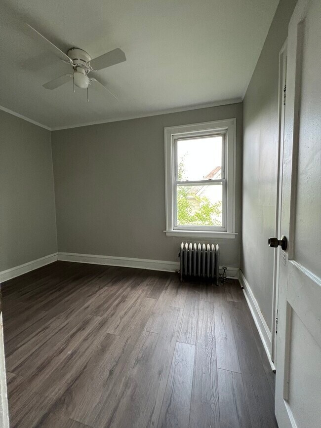 Building Photo - 3318 W 61st St