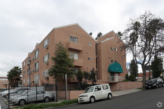 Building Photo - 936 S Manhattan Pl