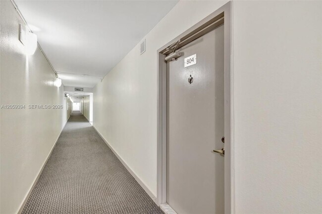 Foto del edificio - 3113 S Ocean Dr