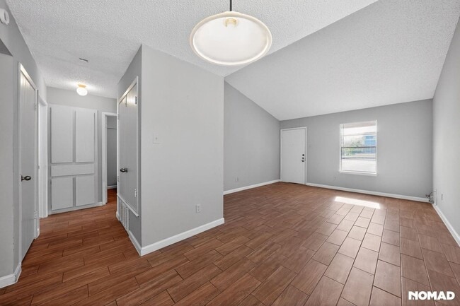 Foto del edificio - 1600 W Braker Ln