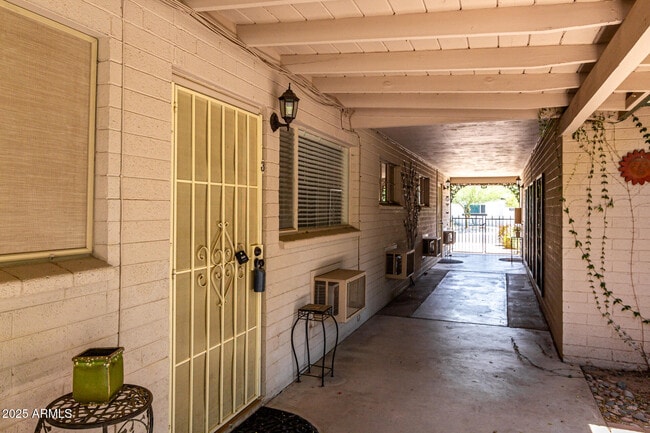 Building Photo - 3540 E Montecito Ave