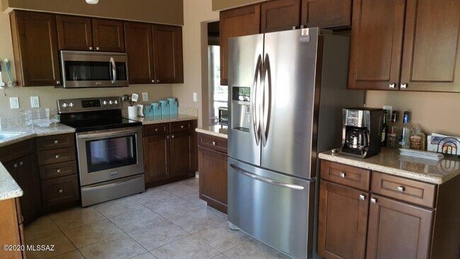 Foto del edificio - 5550 N Waterfield Dr